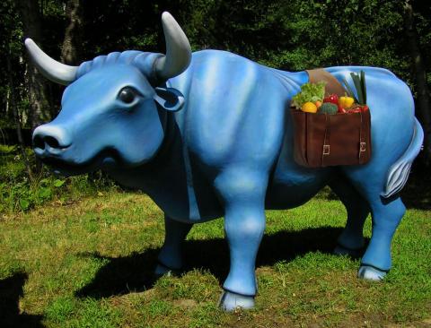 Babe The Blue Ox statue made by Josh Porter of Avalon Sculptures. Babe The Blue Ox statue made by Josh Porter of Avalon Sculptures.